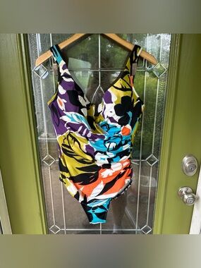 Miraclesuit Kashmir Enchant Tummy Control One piece Swimsuit Floral 16 Jewel